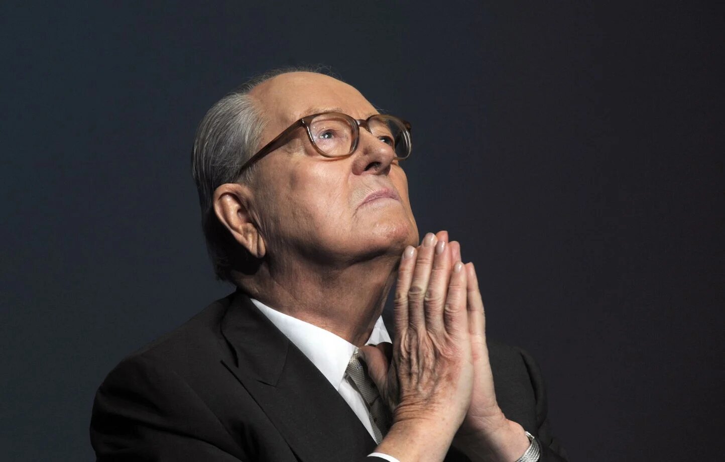 Mort de Jean-Marie Le Pen : Un Événement Secondaire dans le Climat de Recueillement National