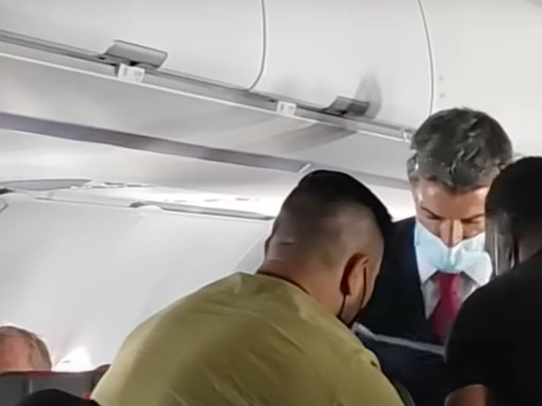 Un jeune de 19 ans déclenche une crise au sein du mouvement MAGA après un film sur son avion privé
