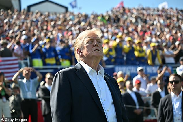 Un détective armé du NYPD s’introduit dans la Ryder Cup en prétendant être un garde du corps de Trump